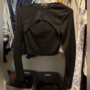 PrettyLittleThing Black Long Sleeve Cropped Top